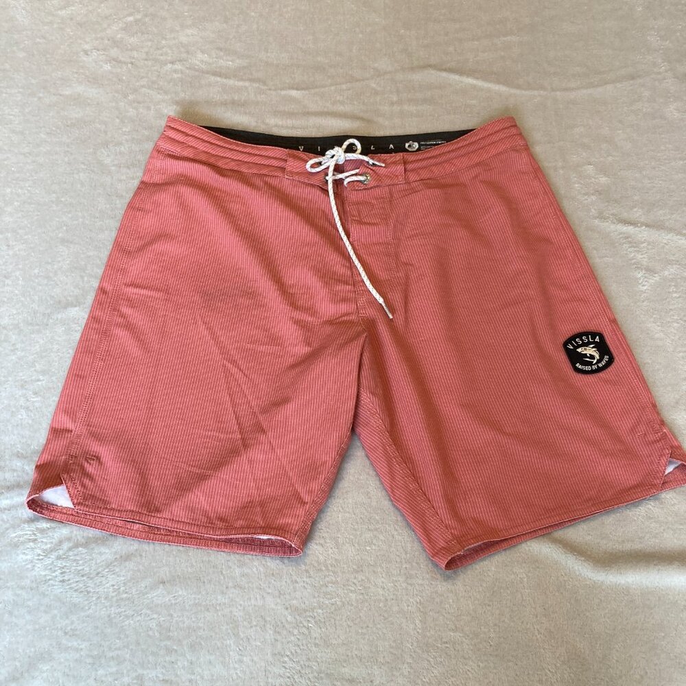 VISSLA Men's Upcycled Coconut Pinstripe Boardshort Raised by Waves Size 32 EUC